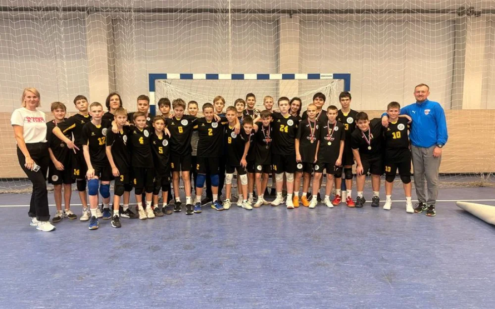 Приморские гандболисты вышли в финал и полуфинал первенства России