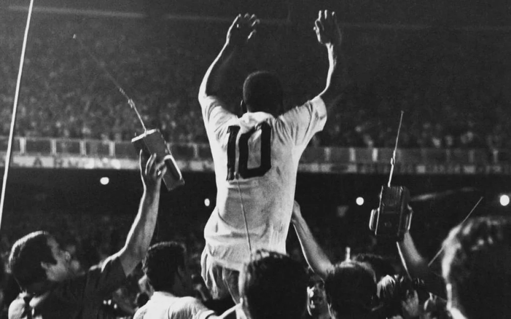 «Пауза, разбег, удар… Гол!»: День, когда Пеле забил исторический 1000-й гол. Или нет?