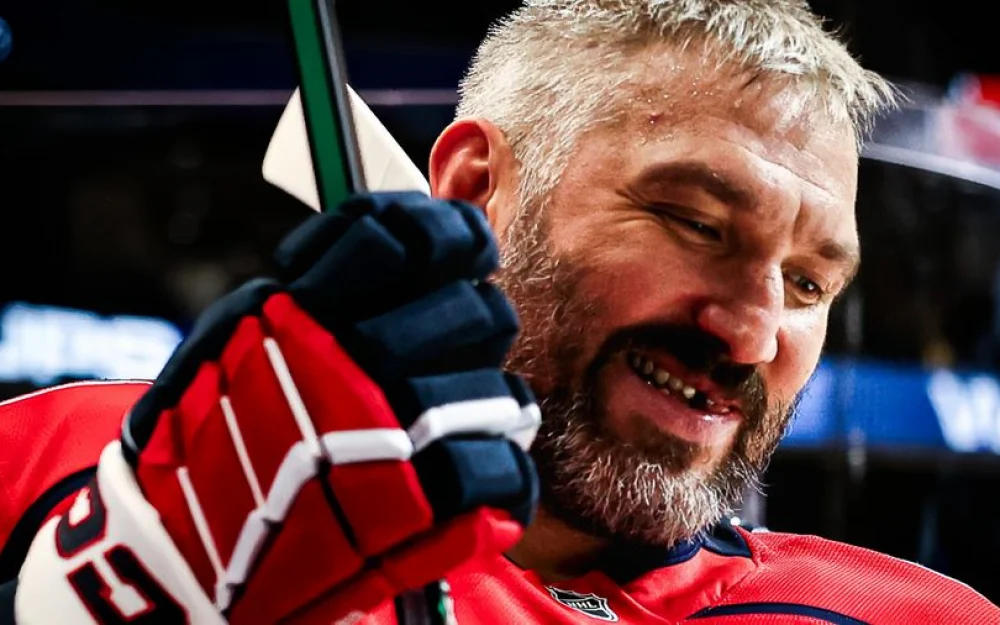 Овечкин продолжает охоту за Гретцки: российский капитан достиг отметки в 904 гола в регулярках НХЛ