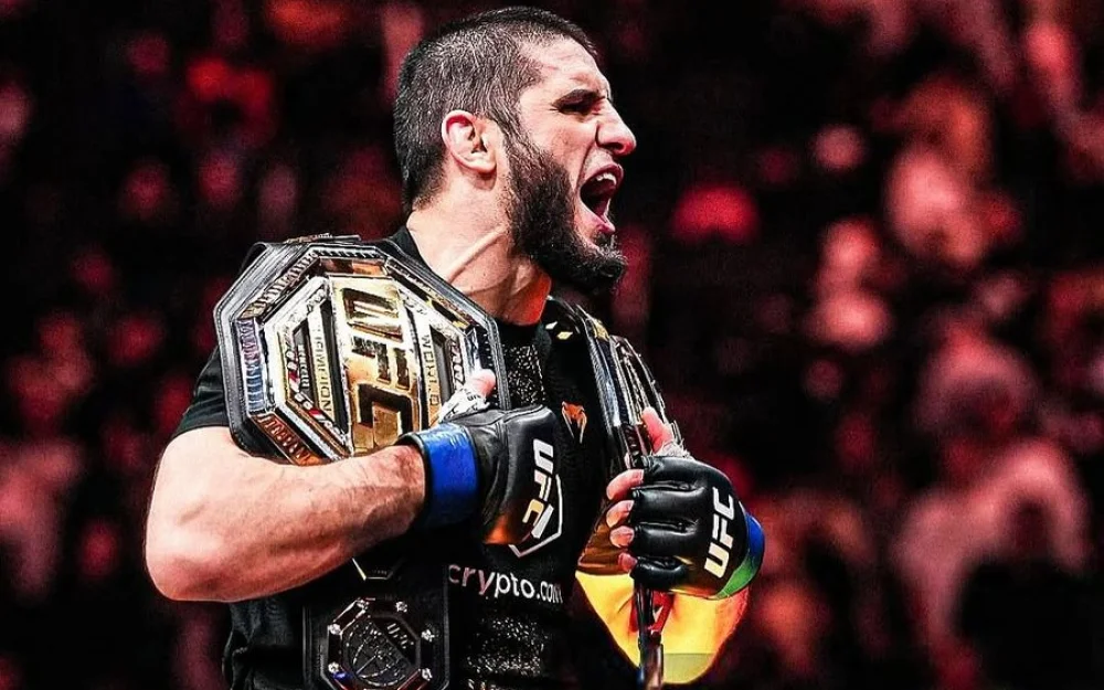 Махачев деклассировал Маддалену и стал первым двойным чемпионом UFC из России