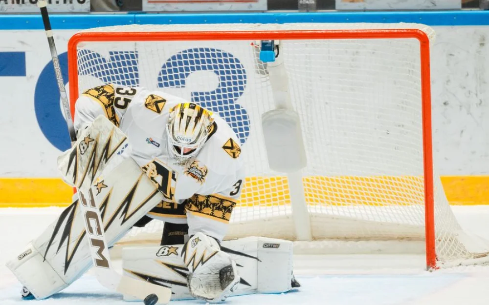 «Адмирал» был в шаге от четвёртой победы подряд, но уступил в овертайме в Череповце