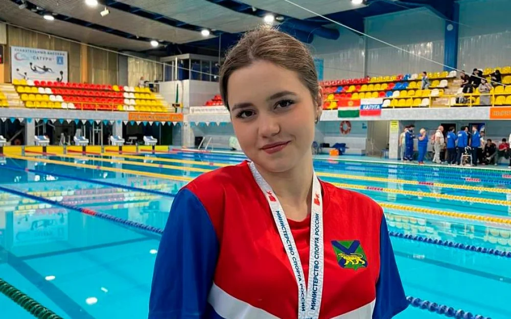 Сафина Фаткулина вновь среди лидеров: пловчиха КСШОР собрала медали на главных стартах года