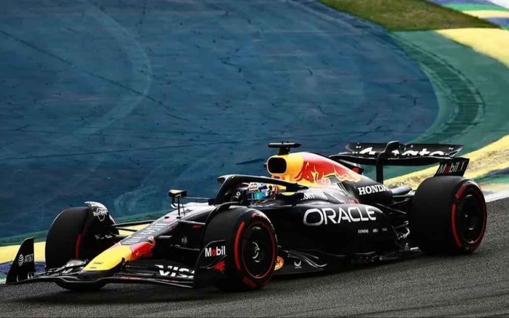 McLaren дисквалифицирован, Ферстаппен получил шанс на титул