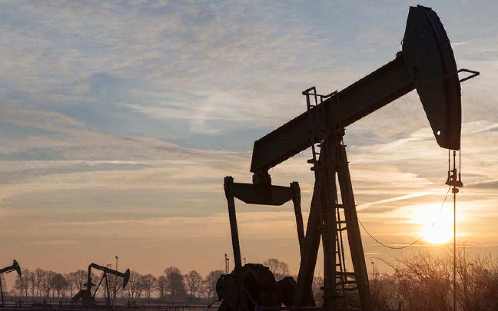 Восьмерка ОПЕК+ решила увеличить уровень нефтедобычи, но взять паузу в 2026-м