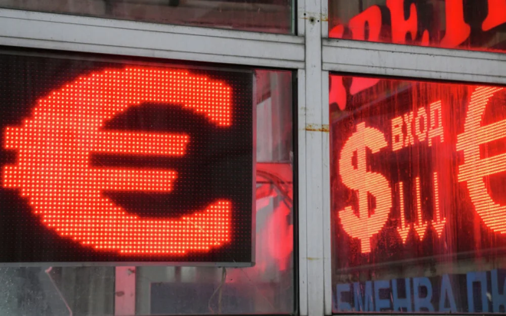 РБК: крупнейшие экспортеры в четыре раза сократили покупку валюты в России