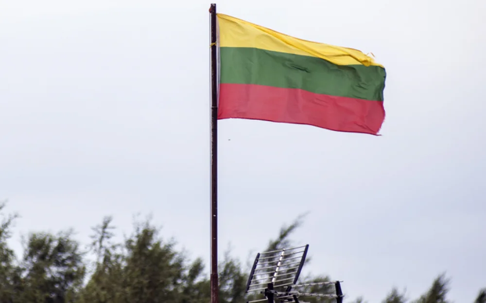 Литва остановила транзит грузов Лукойла в Калининградскую область