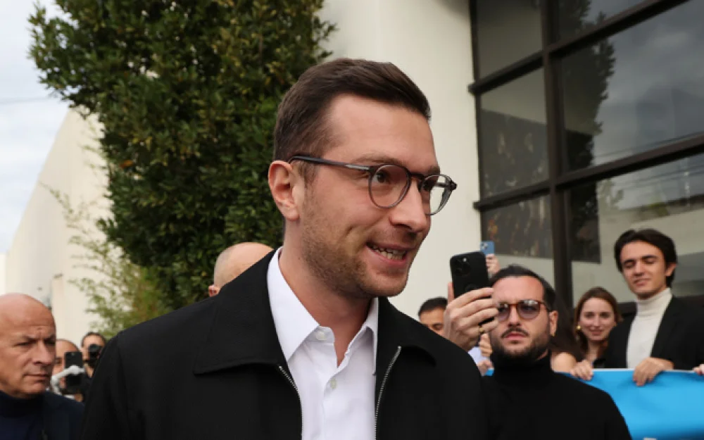 Лидер партии Национальное объединение получил удар яйцом по голове