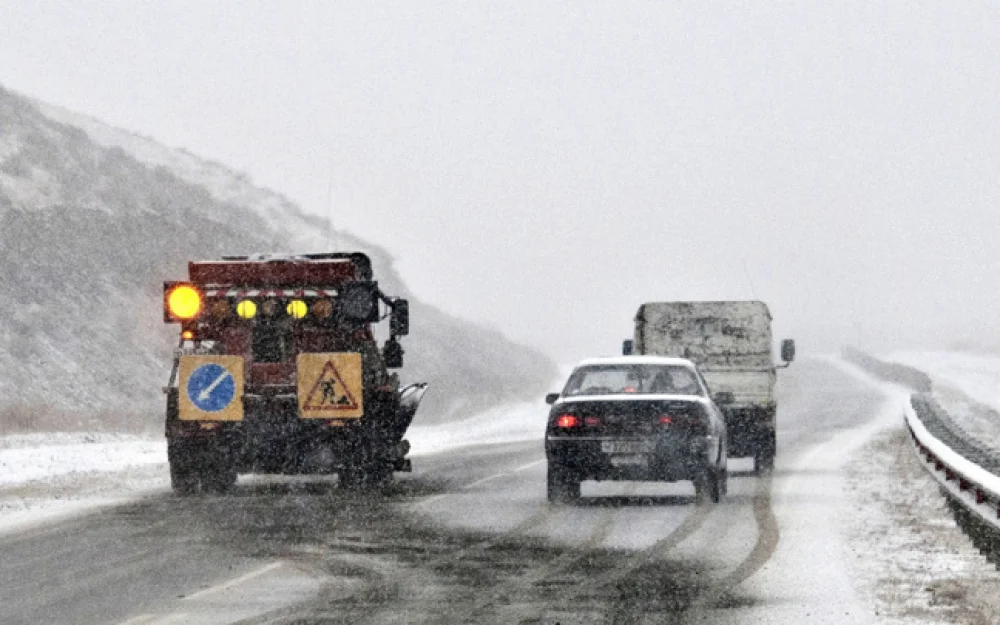 В Новосибирске из-за снегопада образовались девятибалльные пробки
