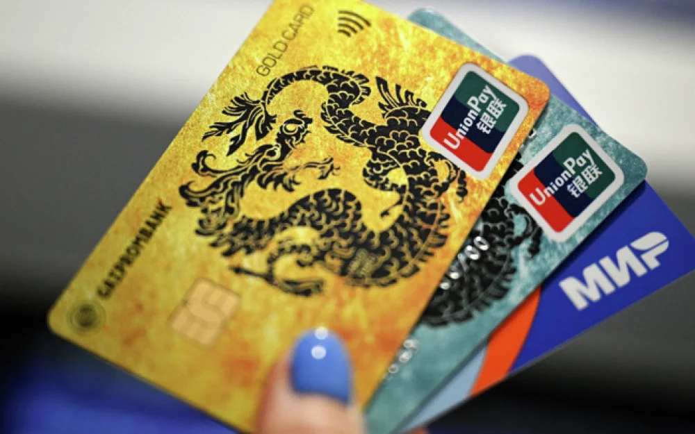 В Госдуме хотят установить лимит по банковским картам на человека в 20 штук