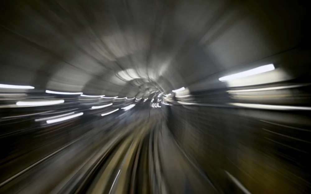 Пассажир упал на пути на БКЛ в Москве