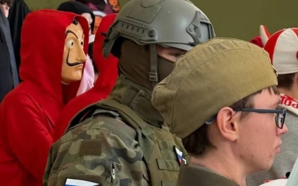 Русская Весна: юный поляк в форме бойца ВС РФ смутил украинцев на Хэллоуин