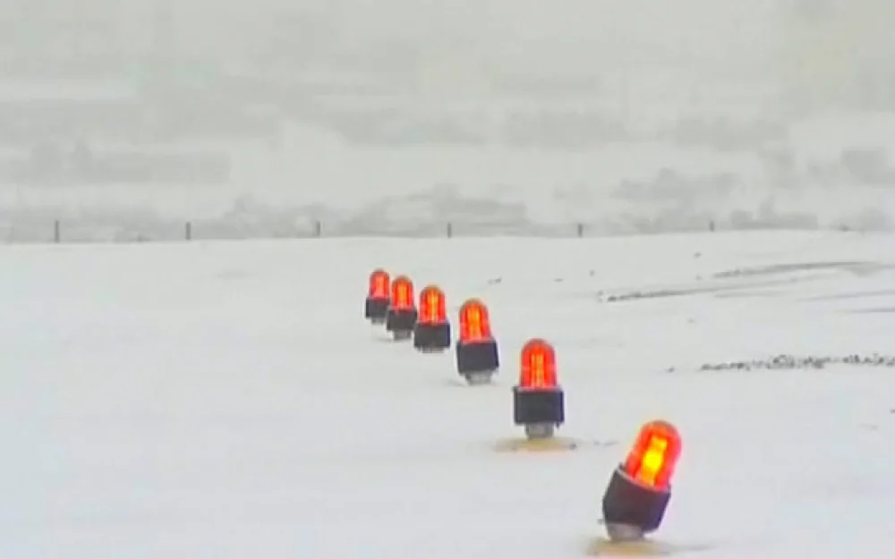 Два аэропорта в Хабаровском крае закрыты для расчистки ВПП от снега