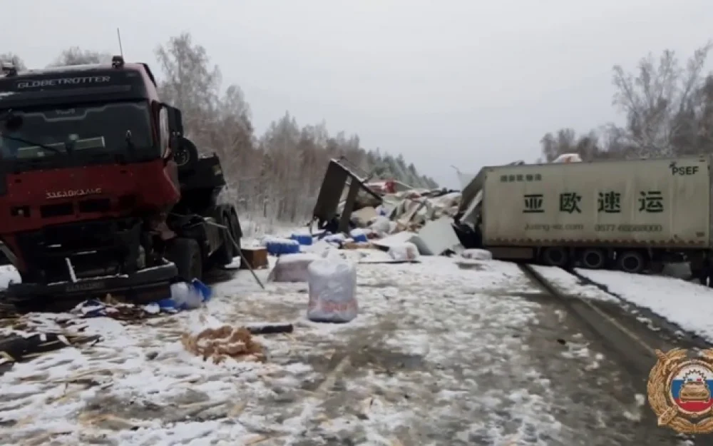 Два человека погибли в массовом ДТП с грузовиками