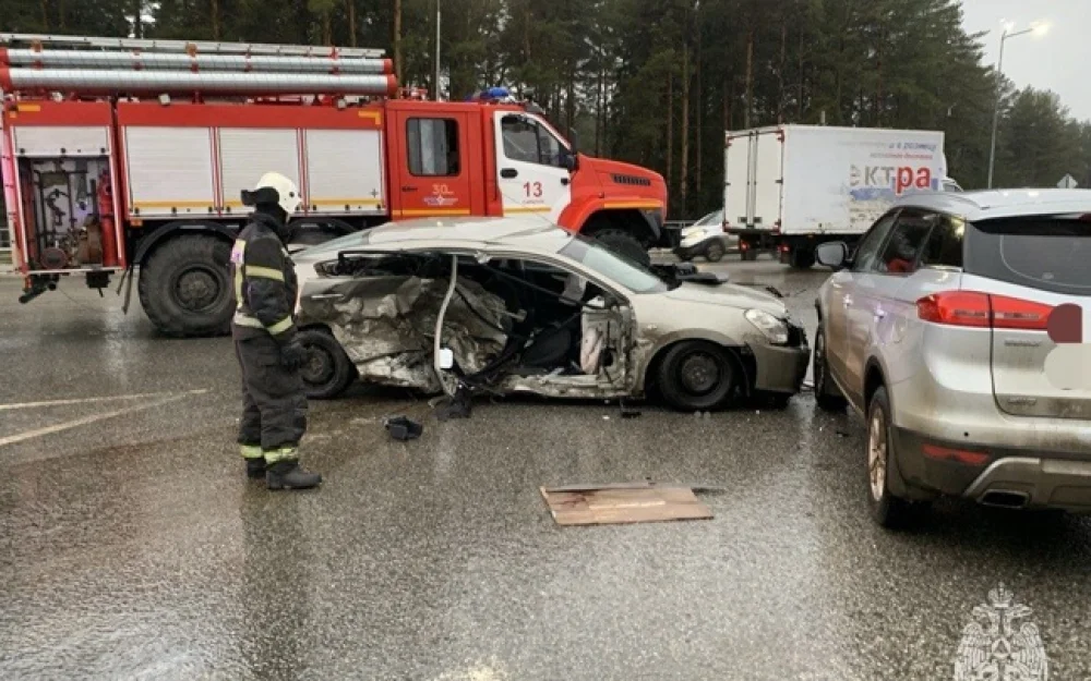 В Удмуртии столкнулись три легковых автомобиля, есть пострадавшие