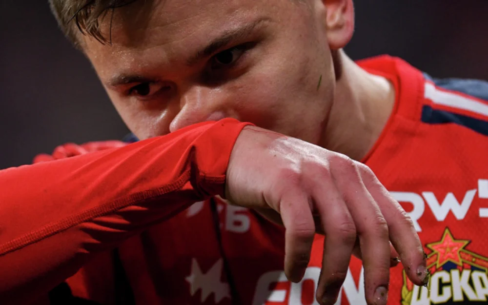 Футболист сборной России Иван Обляков получил травму в матче против Чили