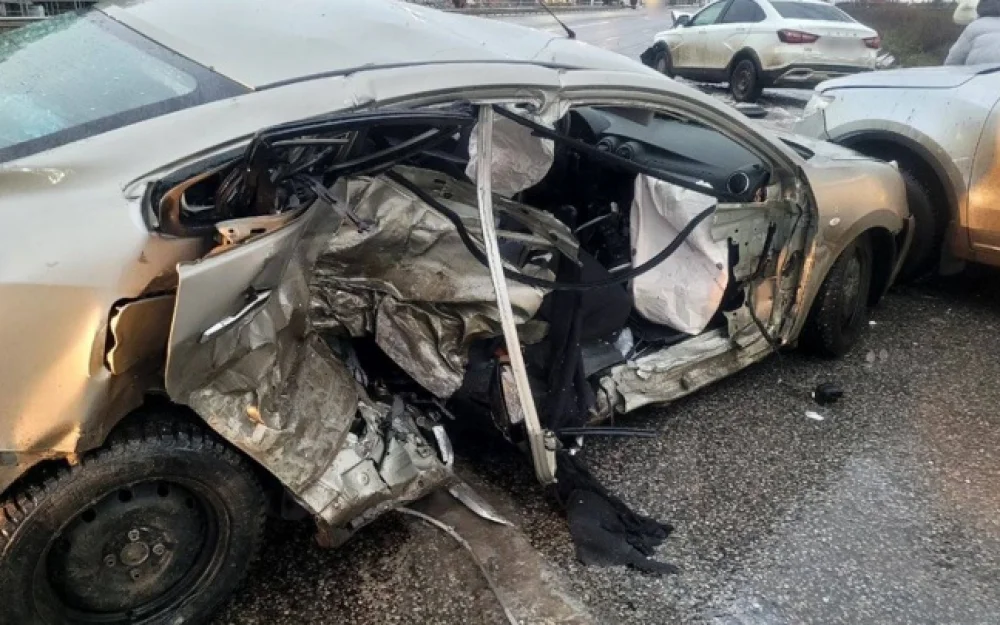 Девушка погибла, двое детей пострадали в ДТП с участием трех авто в Удмуртии