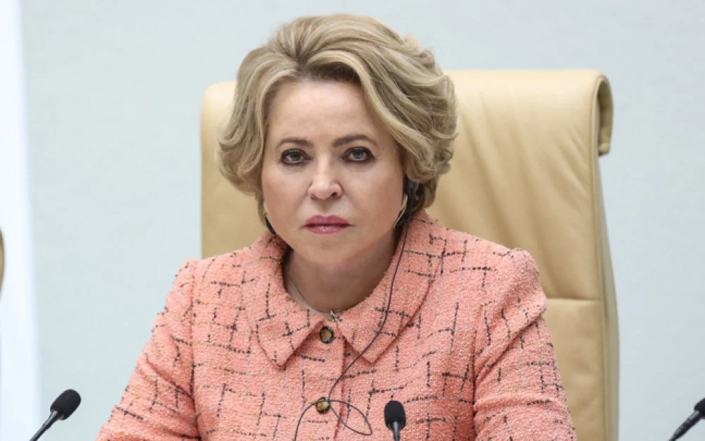 Матвиенко предложила сделать нормой рождение детей сразу после совершеннолетия