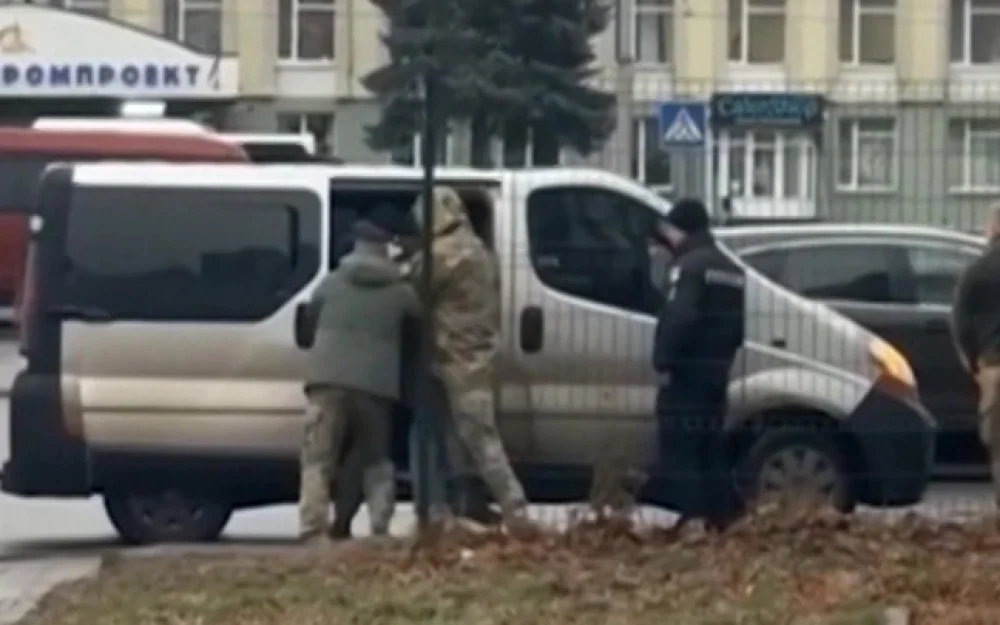 Подпольщики сожгли машину сотрудников ТЦК в Харькове