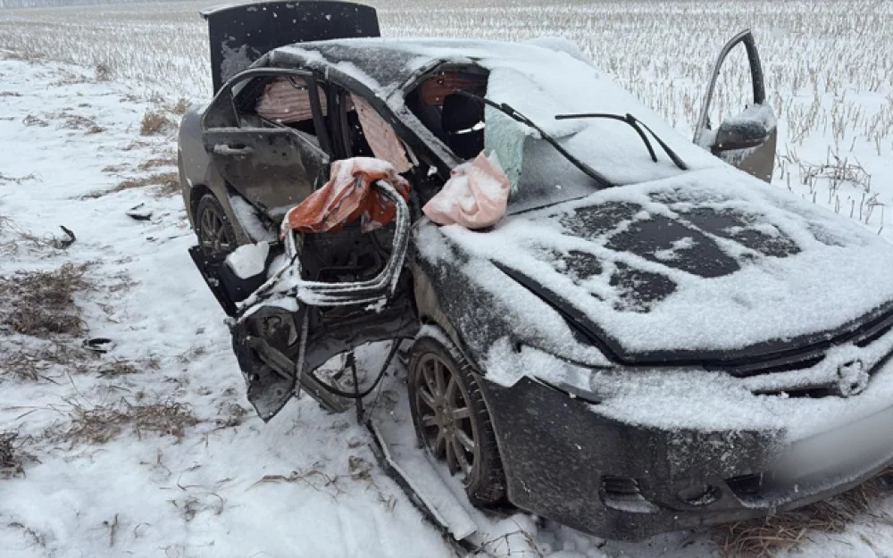 В столкновении легковушек под Омском погиб человек, четверо пострадали
