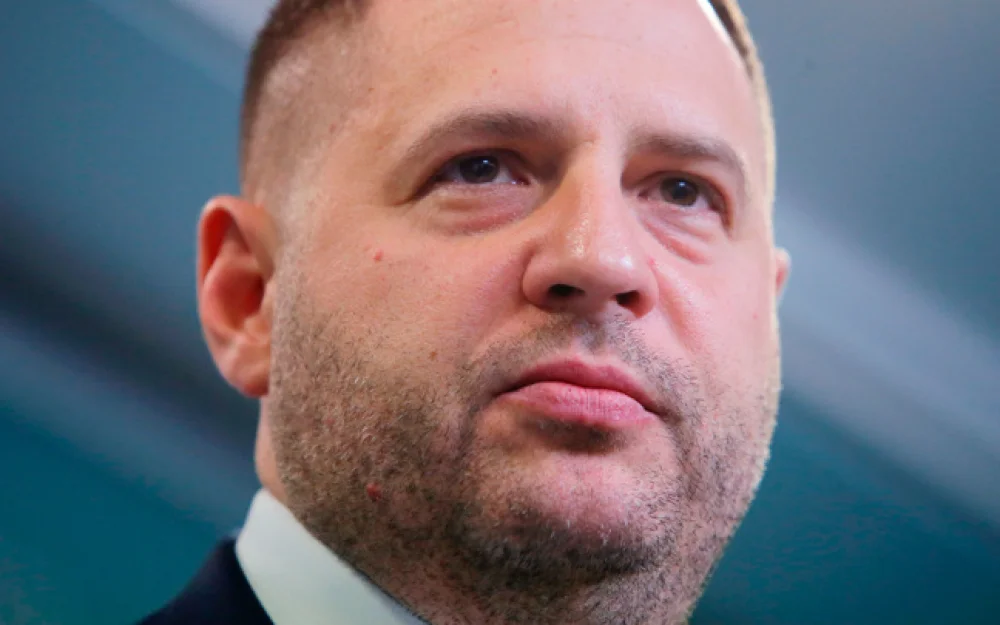 Медведев о назначении Ермака главой делегации Украины: лучше только Миндич