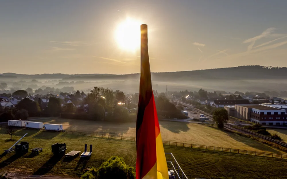 Депутат Шмидт: Германия перегружена беженцами