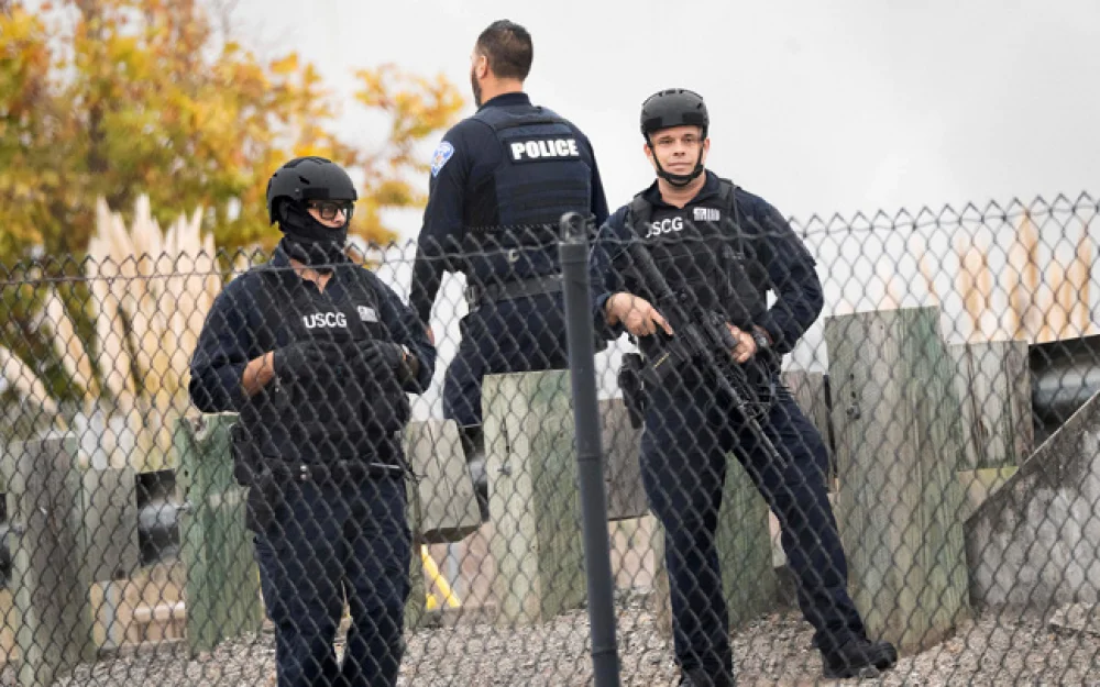 WP: Береговая охрана США уточнила, что свастика остается символом ненависти