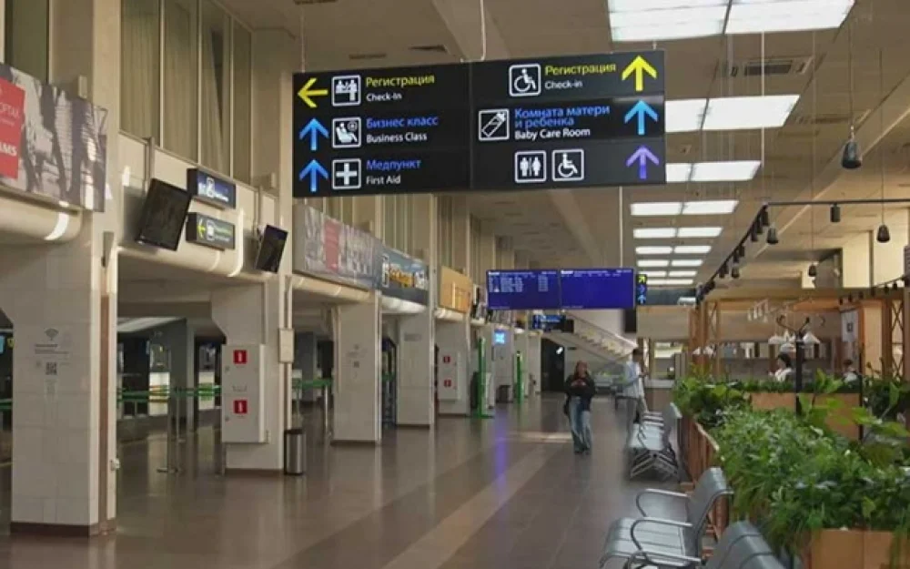 SHOT: почти 70 рейсов задержано и отменено в аэропорту Сочи после атак ВСУ