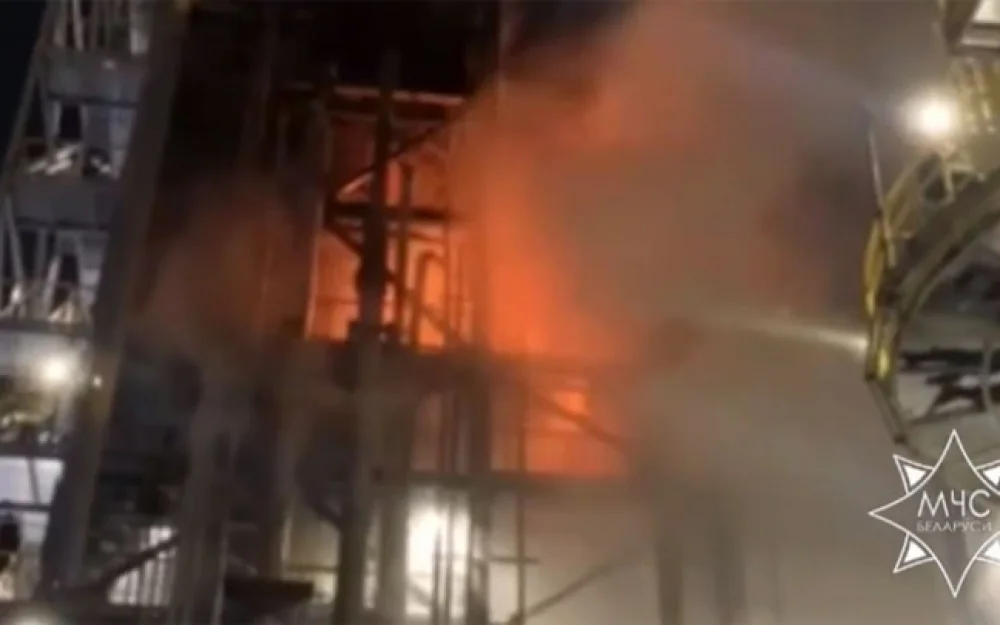 На НПЗ Нафтан в Белоруссии загорелось дизельное топливо