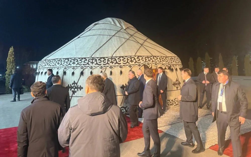 Лидеры стран ОДКБ перед неформальным ужином встретились в киргизской юрте