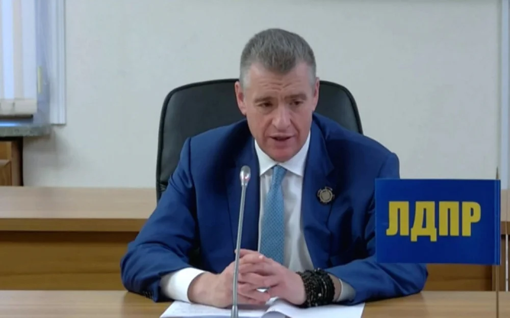 ЛДПР предложила сократить рабочую неделю для одного из многодетных родителей