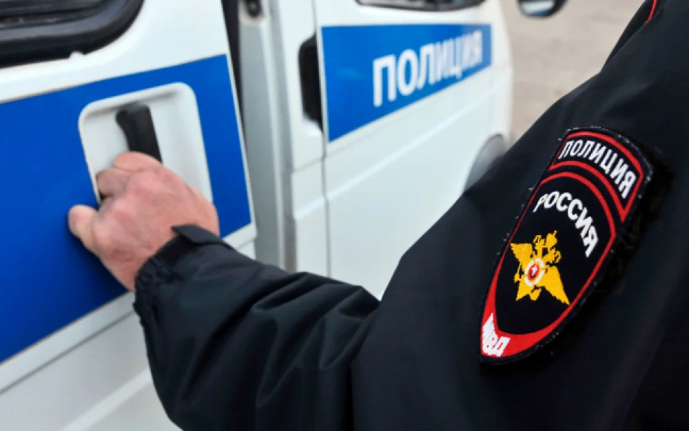 Подростка-мигранта задержали за поджог полицейской машины в Петербурге