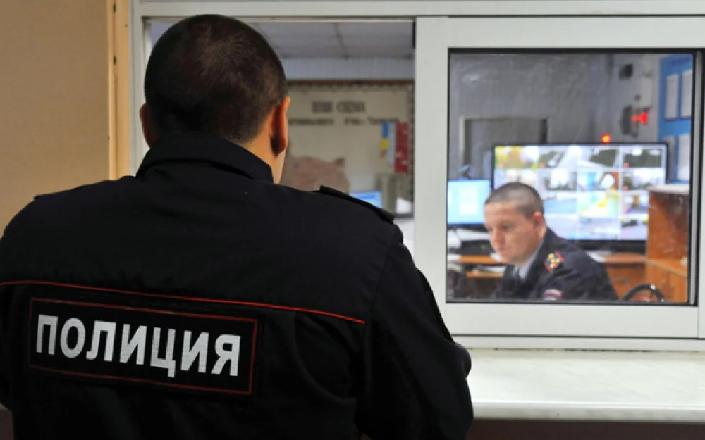 Двое молодых людей задержаны после драки со стрельбой в баре в Петербурге