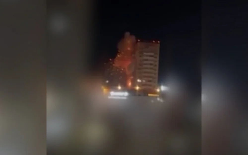 Оперштаб: Обломки БПЛА попали в 5-этажку в Новороссийске, возник пожар