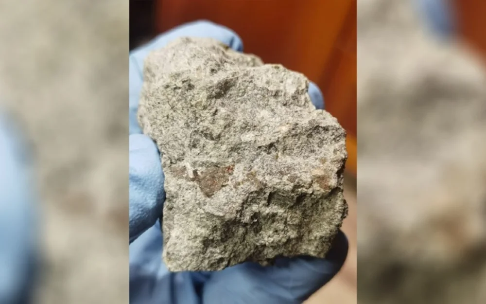 Baza: осколок замеченного над Москвой метеорита уже выставили на продажу