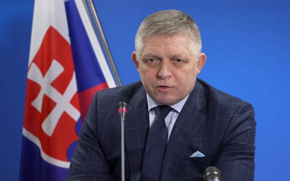 Фицо проведет внеочередное заседание правительства Словакии из-за ЧП с поездами