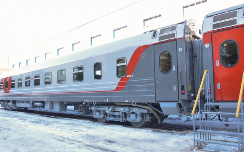 Десять пассажирских поездов задерживаются после пожара на СвЖД