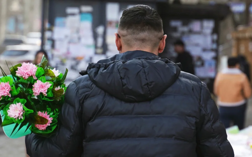 В Хабаровске юноша назначил свидание девушке в ТЦ и попался мошенникам