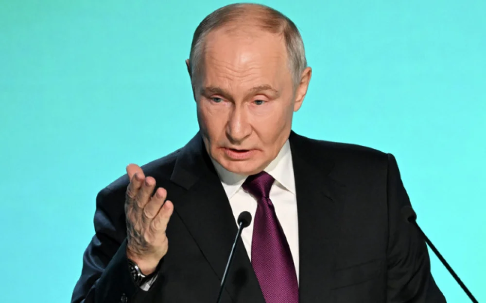 Путин: ИИ-помощников нужно активно использовать в управлении и производстве