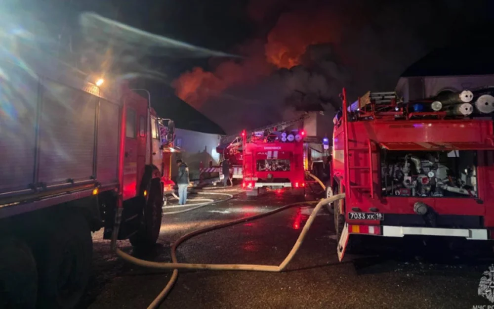 На Камчатке сгорела база отдыха на площади 600 кв. метров