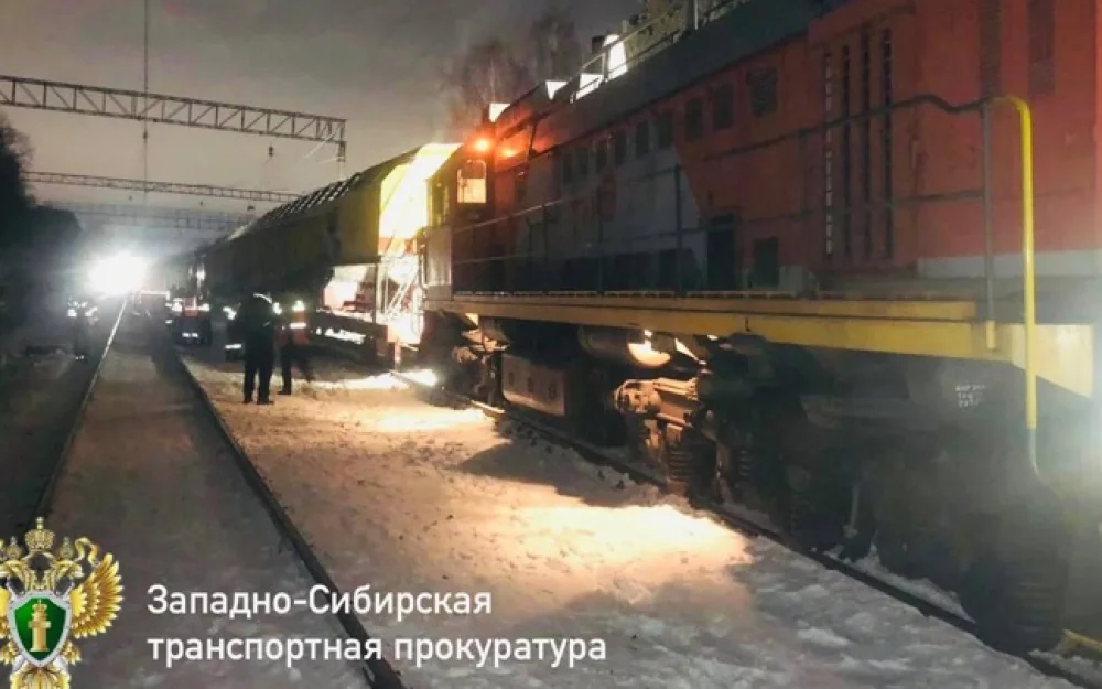 В Томске с рельсов сошел тепловоз и снегоуборочная машина
