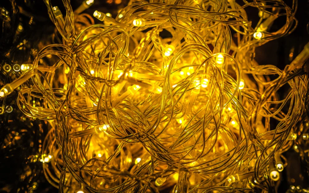 Юрист Крохин рассказал, как не получить штраф за украшение дома гирляндами
