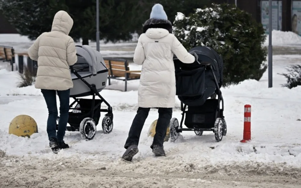 В Госдуме предложили запретить увольнять мам с детьми до семи лет