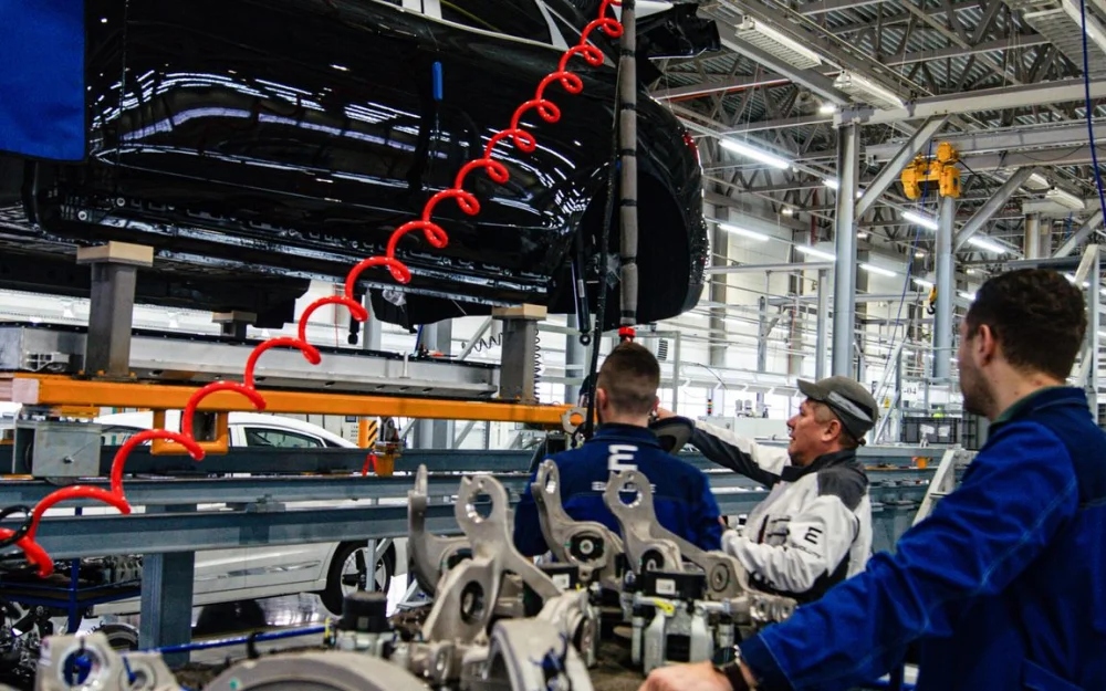 Российский Evolute резко нарастит темп: на 2026 год запланирован рост производства электромобилей и гибридов в два раза