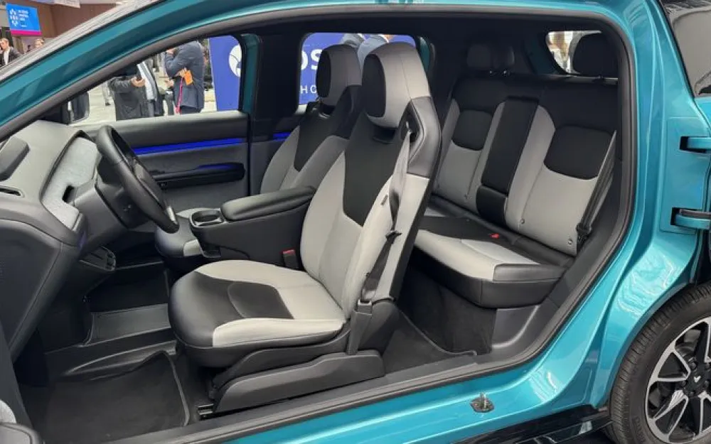 Интерьер электромобиля «Атом»