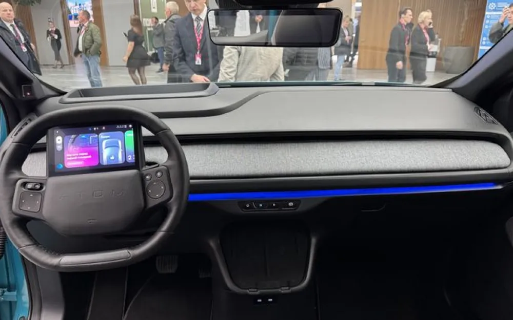 Интерьер электромобиля «Атом»