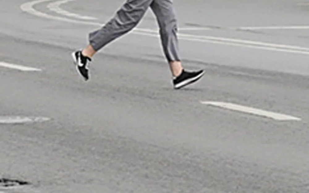 Очередная опасная игра стала модной среди зумеров: подростки перебегают автомагистрали