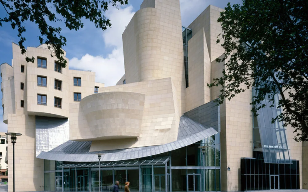 Во время показа «Чужого» элиту и звёзд зажрали клопы: «бегали прямо по нам»