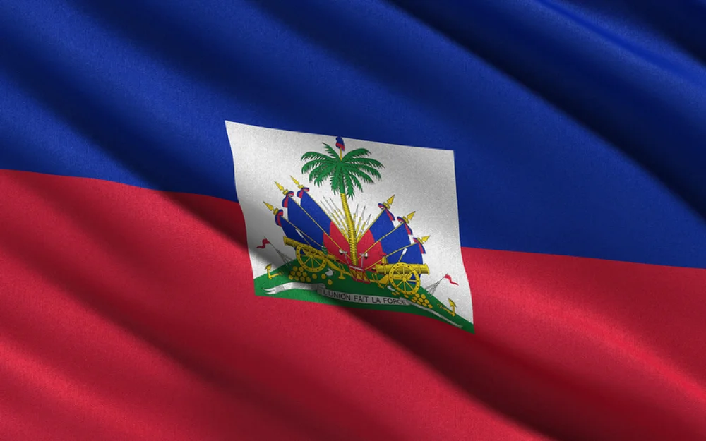 Сотни людей бежали от поджигающих дома вооруженных до зубов бандитов