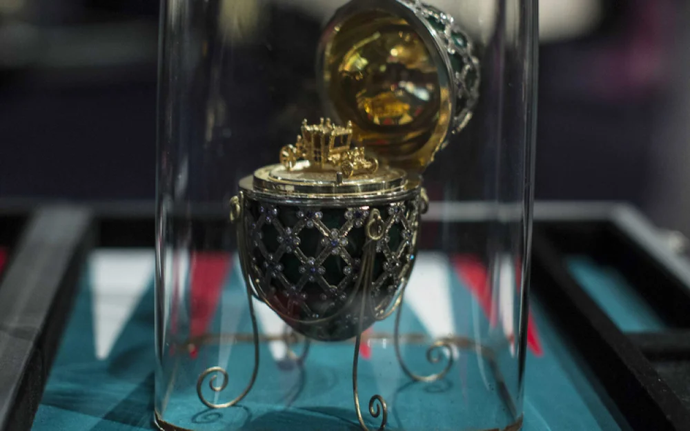 Мужчина проглотил в ювелирном магазине драгоценное изделие Фаберже