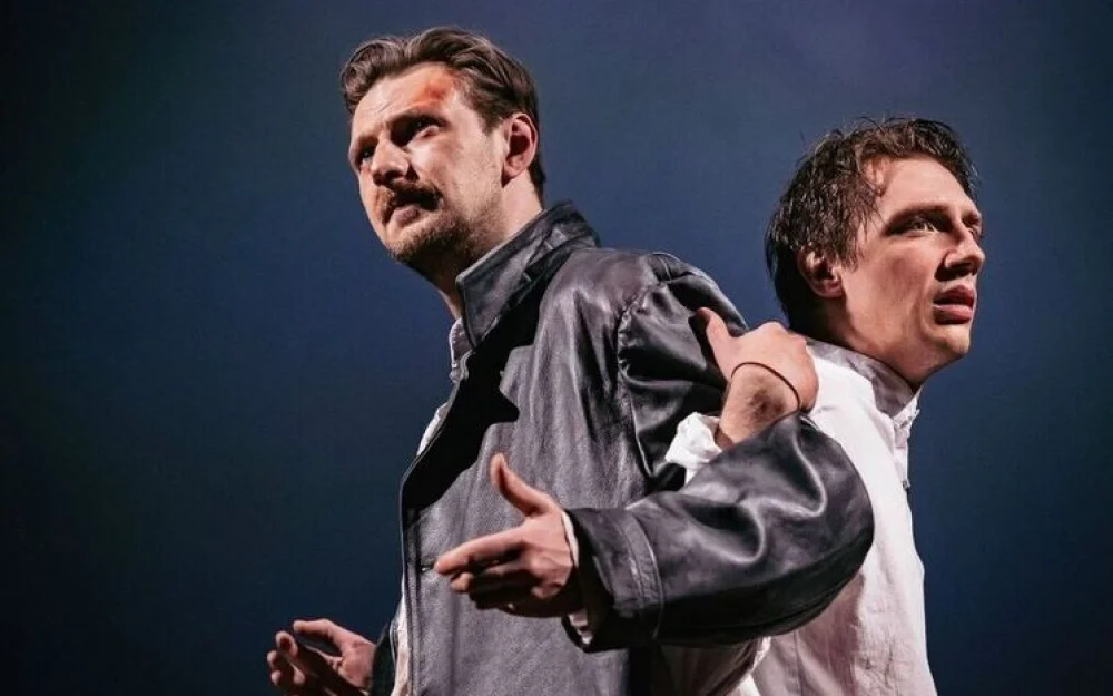 Смех и ужас войны одновременно — премьера «ИИ» в Молодежном театре